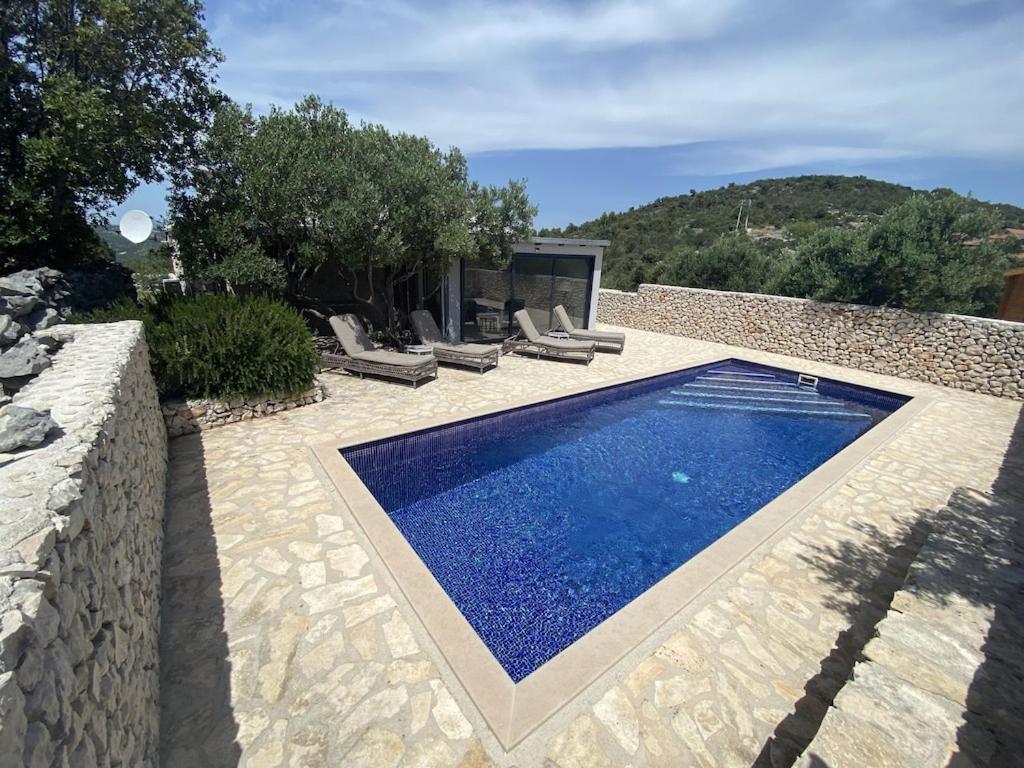 Private Cottage In Olive Grove With Heated Pool Vinisce Bagian luar foto