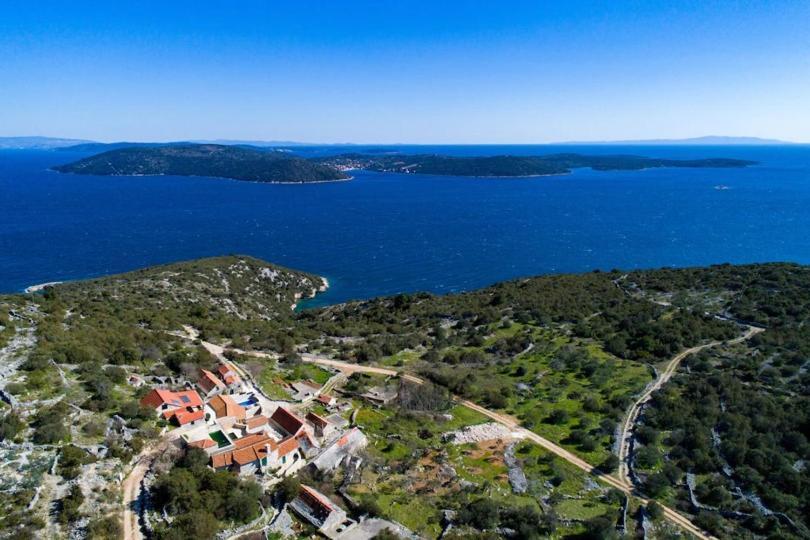 Private Cottage In Olive Grove With Heated Pool Vinisce Bagian luar foto