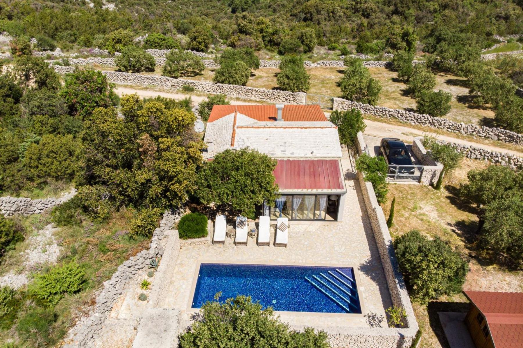Private Cottage In Olive Grove With Heated Pool Vinisce Bagian luar foto